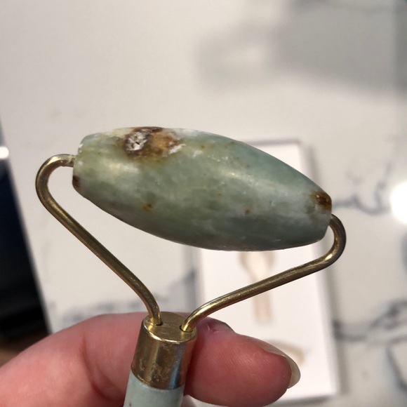 Jade Roller - Picture 3 of 5